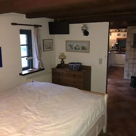 Thatched Roof House Kehl Semesterbostad